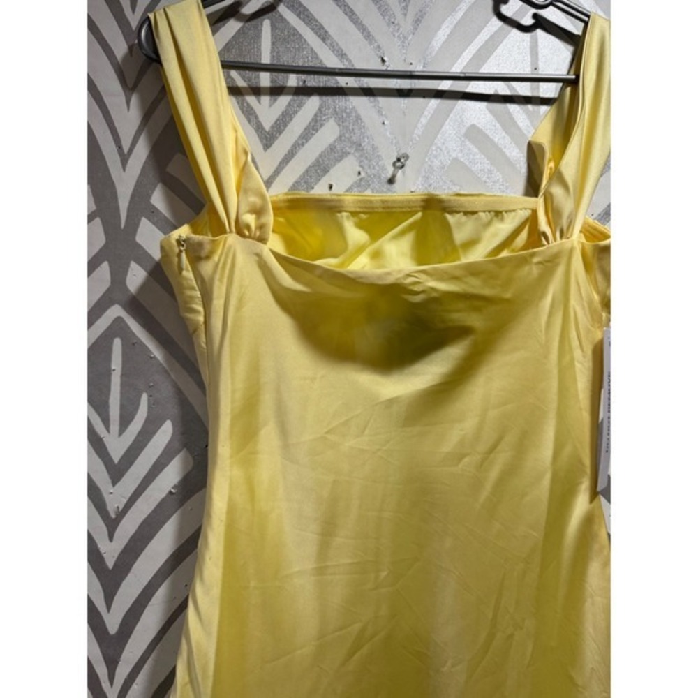 Princess Polly Azura Yellow Satin Off The Shoulder Maxi Dress Formal Gown
4 - Picture 6 of 7
